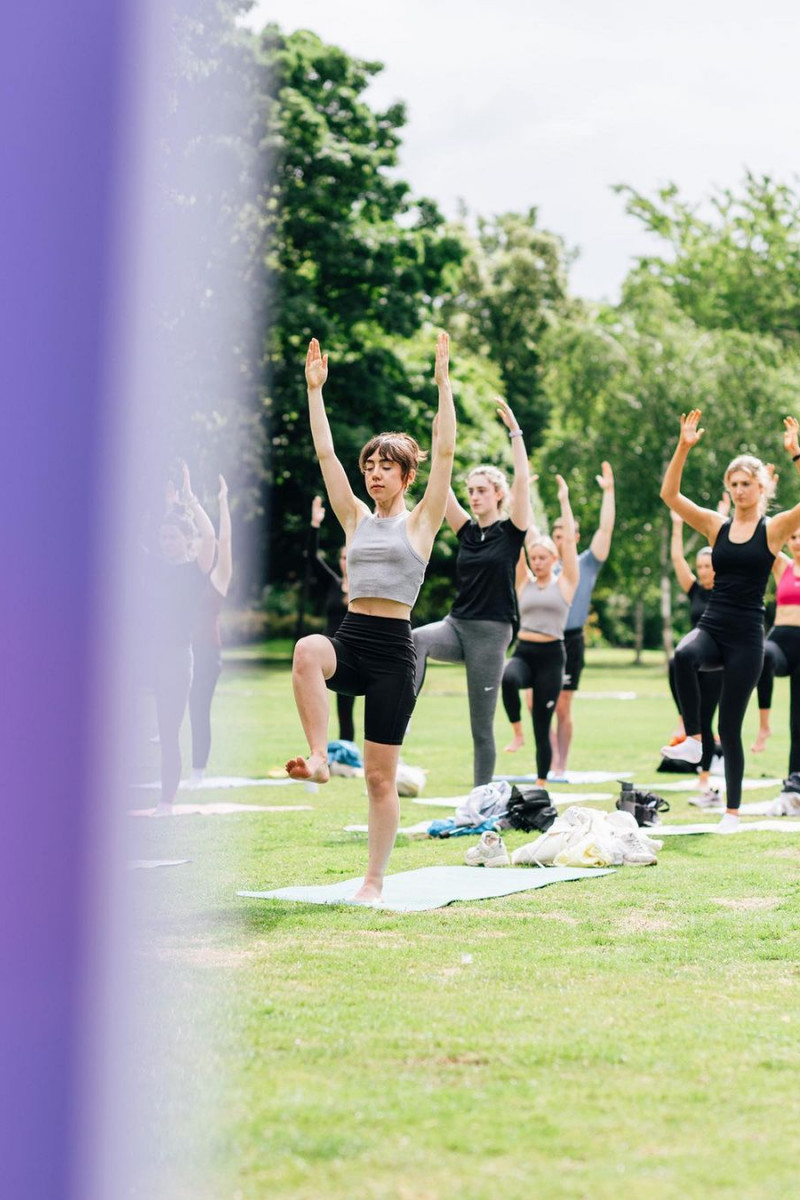 We are so happy to have our yoga in the park back (and yes this is a Fig stan account now @erica_bra...