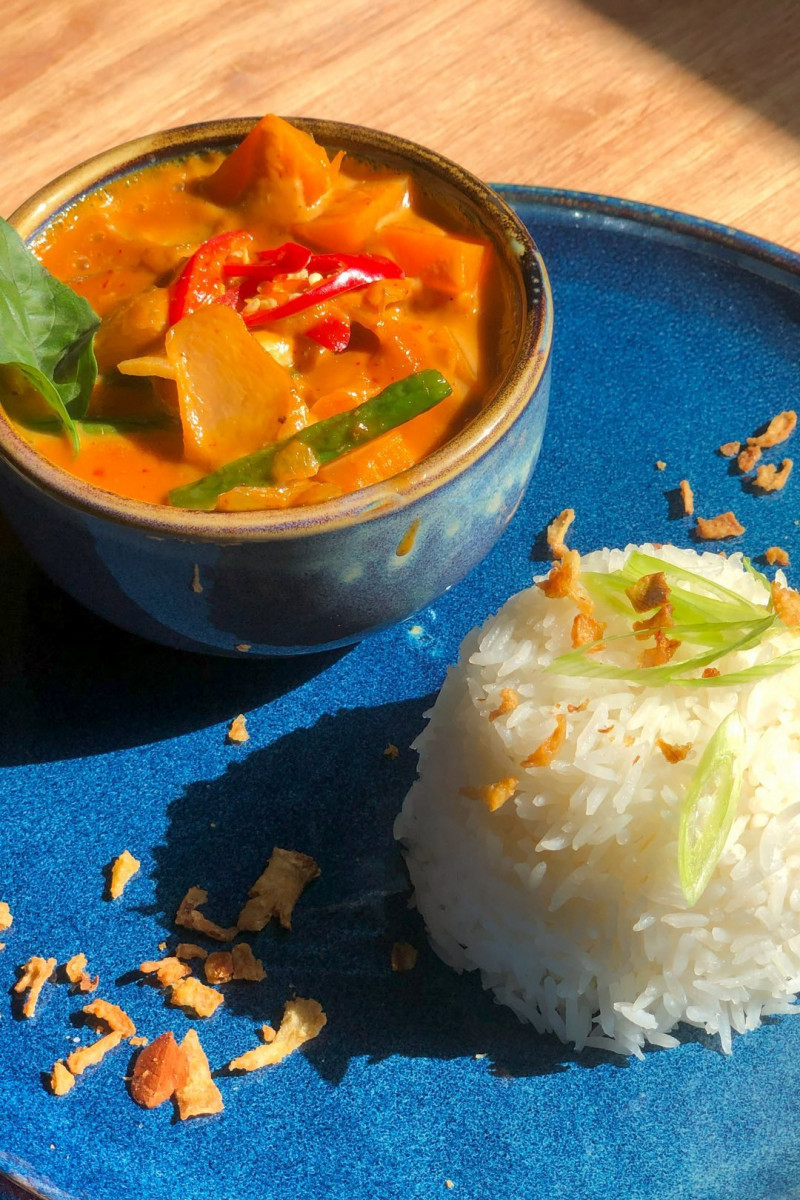 Lady in Red💃 Our Red Curry features mildly spicy housemade curry paste simmered with coconut milk,...